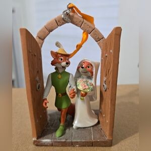 Disney Store 2017 Maid Marian and Robin Hood Ornament